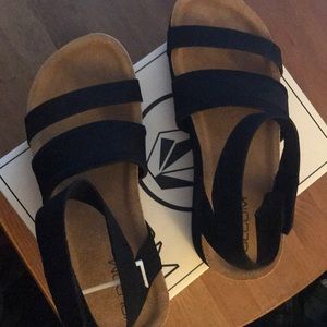 Volcom women’s black size 8 sandal